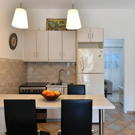 Bright Pounta House With Sea View Holiday home